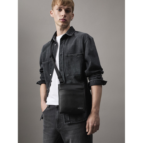 Calvin Klein Τσαντάκι ώμου Mono Logo Flat Pack